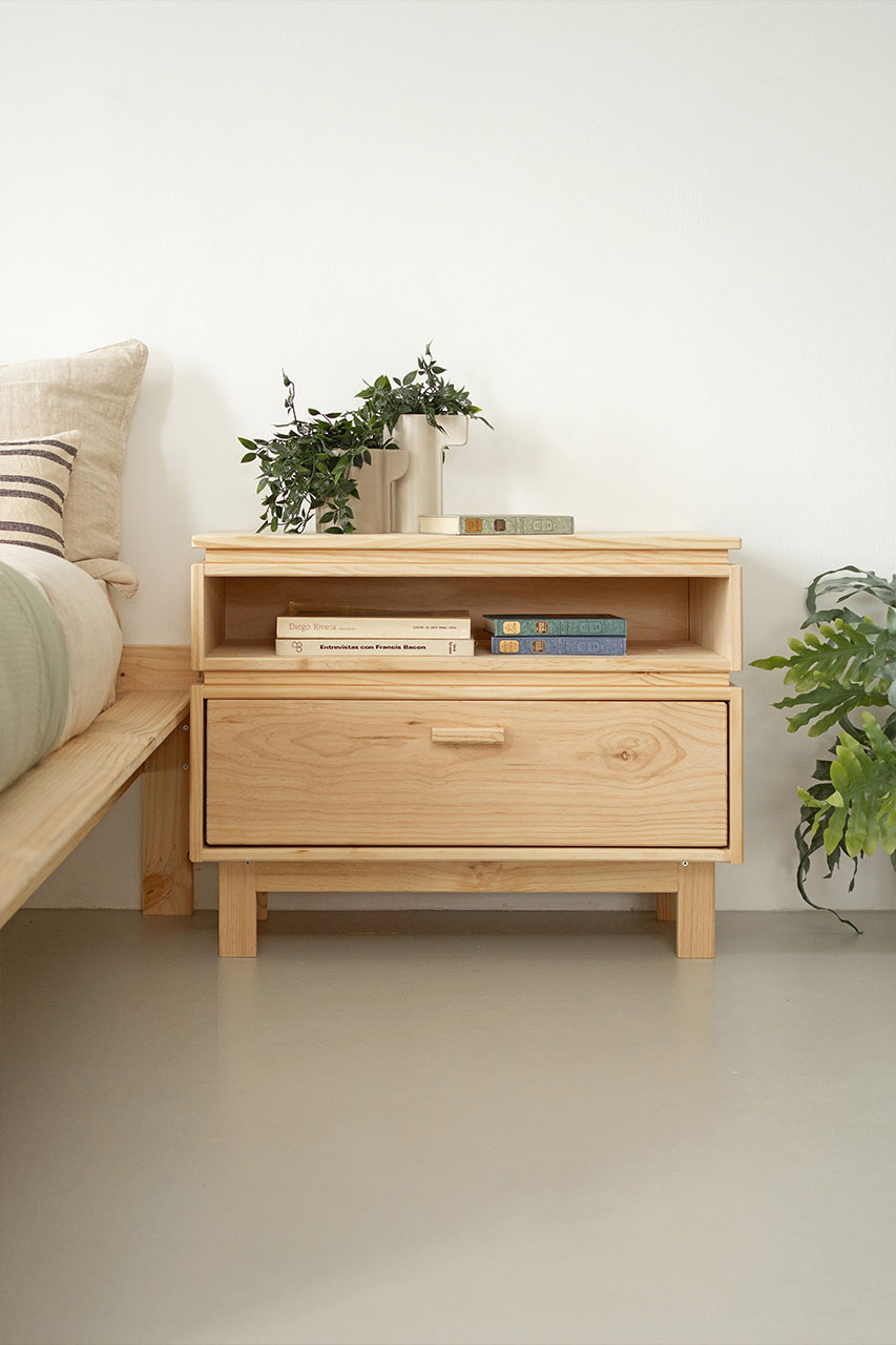 Imagen de ambiente 1 para:Mesita de noche de diseño de madera natural